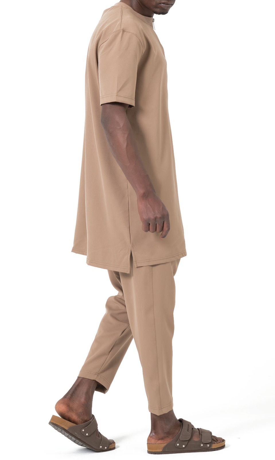 Ensemble Qamis Court Silent camel Qabail — tunique manche courte encolure zippée vue avant