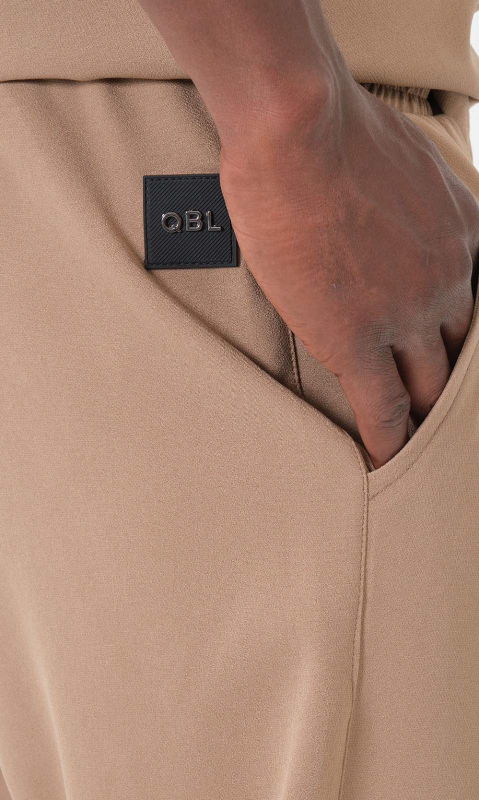 Ensemble Qamis Court Silent camel Qabail — détail fentes latérales tunique caramel chaud
