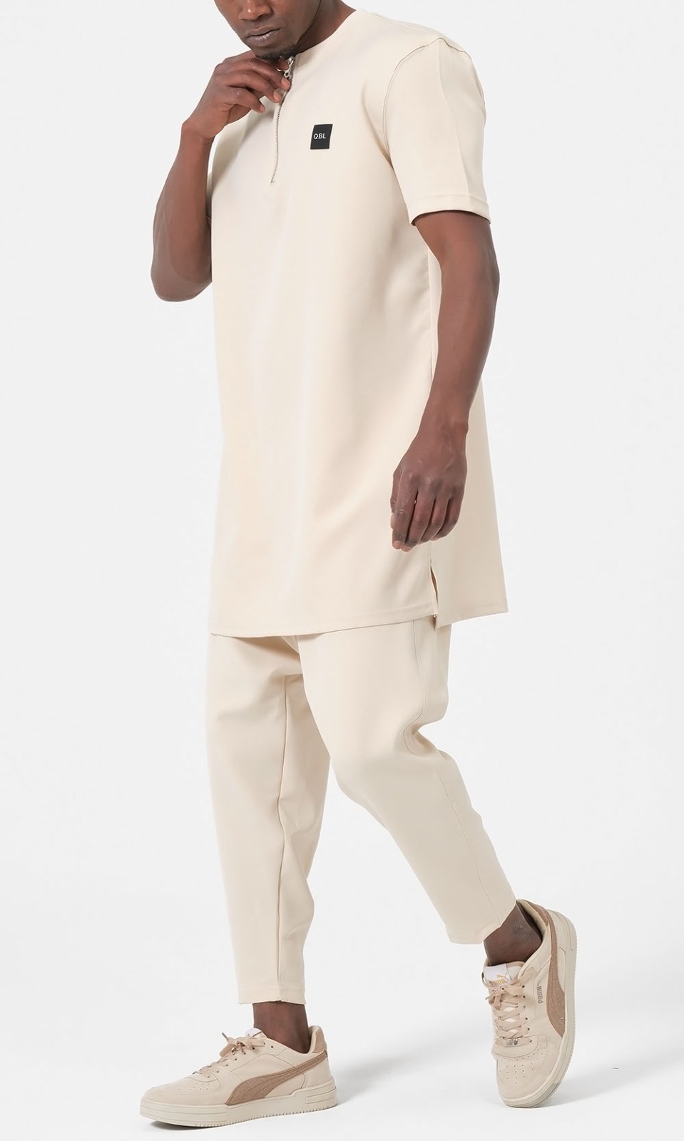 Ensemble Qamis Court Silent beige Qabail — tunique manche courte encolure zippée vue avant