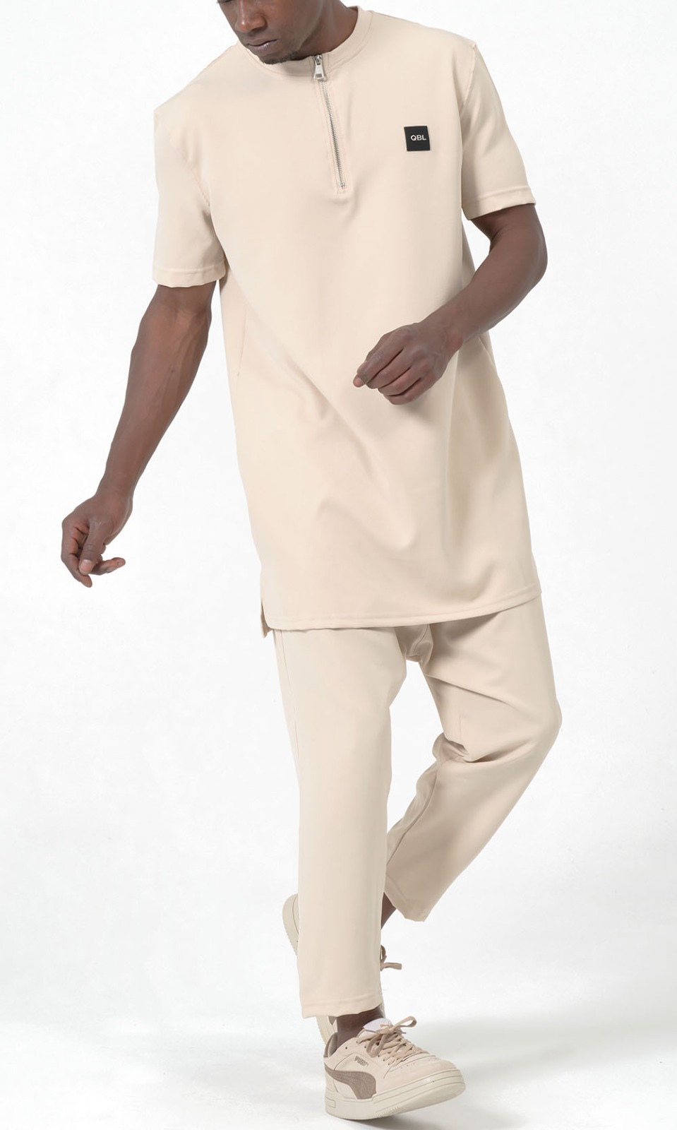 Ensemble Qamis Court Silent beige Qabail — détail fentes latérales tunique manche courte