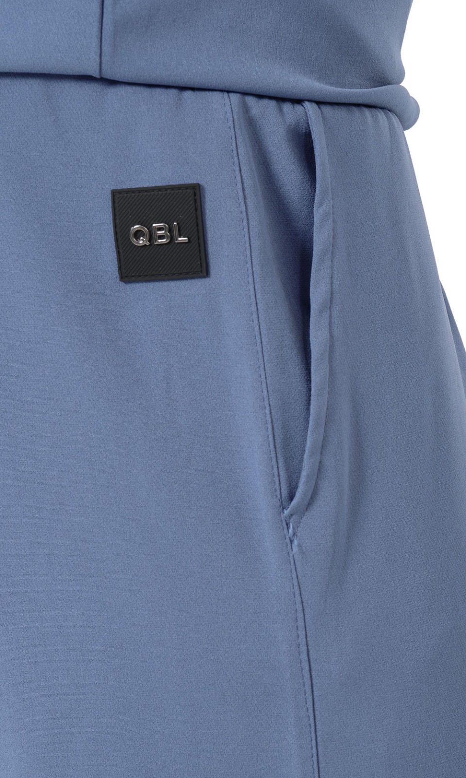 Ensemble Qamis Court Silent indigo Qabail — détail zip encolure chic sombre homme