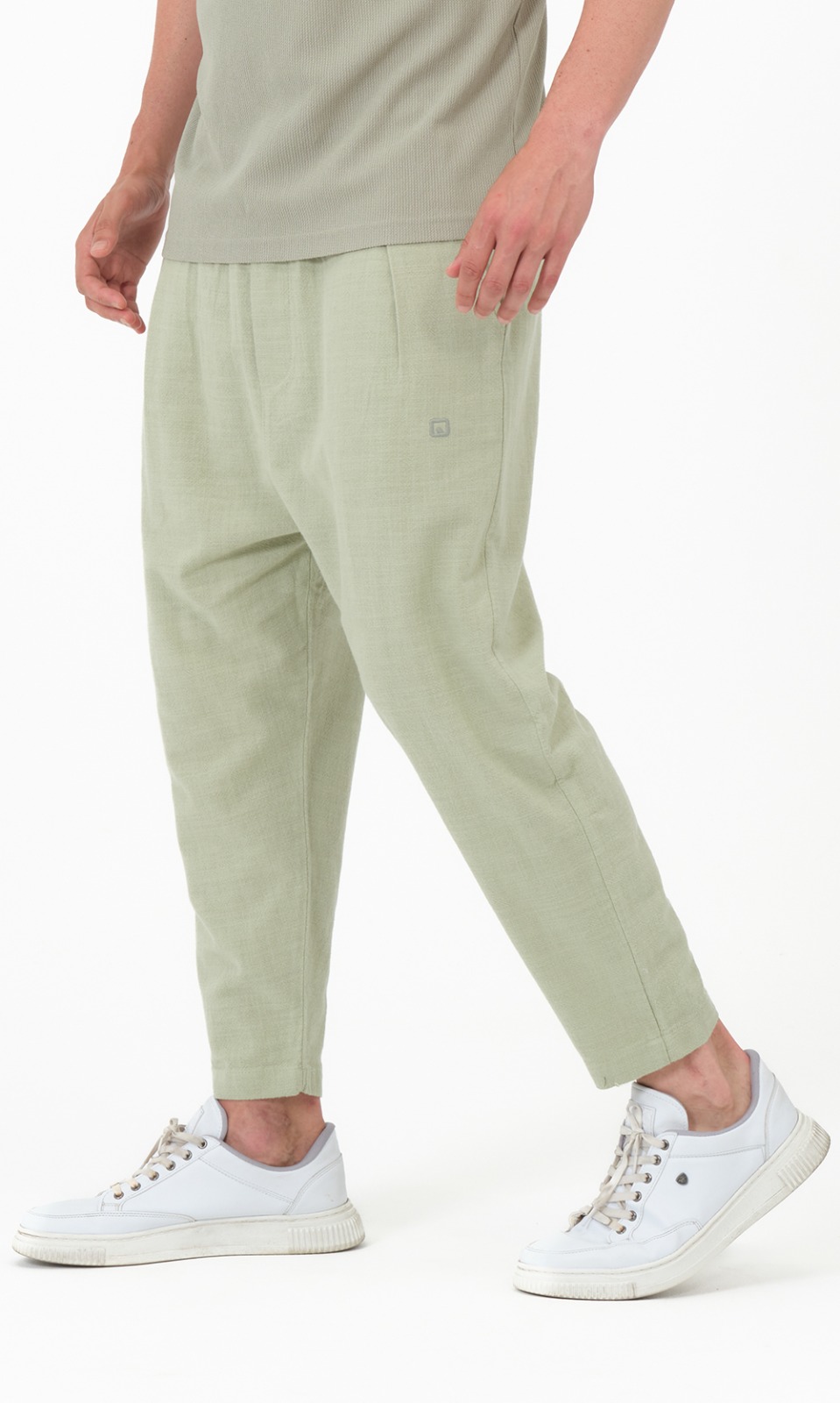 Sarouel Classik Lin vert sauge Qabail — détail finition tissu premium homme